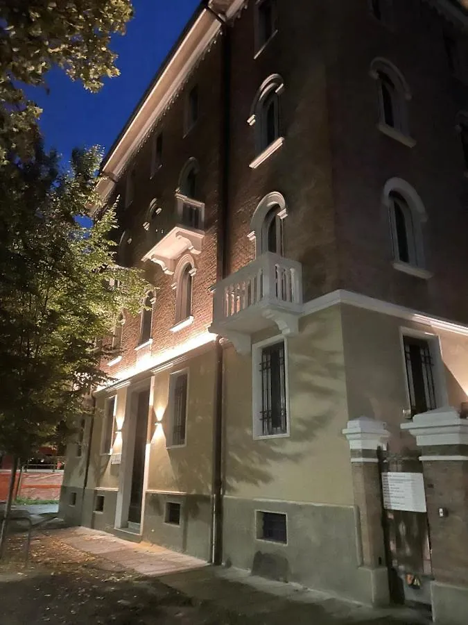 Cucchiari Suite 4B Modena 0*,